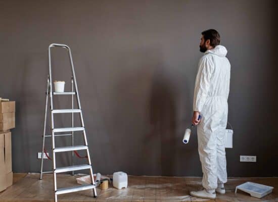 man starting to paint walls 2022 09 28 23 21 19 utc